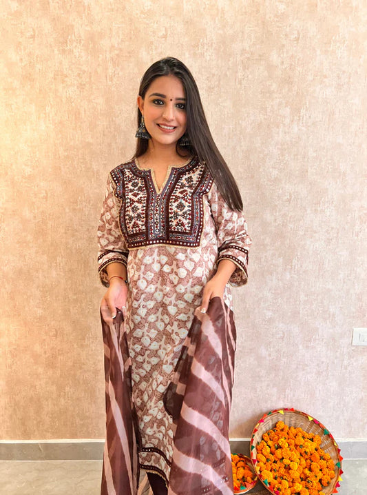 Minimal Grace Ethnic Suit Ensemble with Clean Lines & Timeless Simplicity