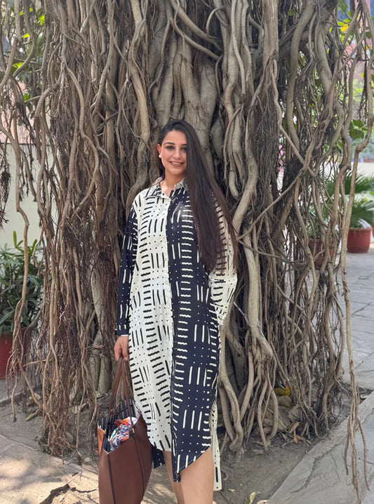 Dual-Tone Harmony Button-Front Dress with Minimal Contrast Design