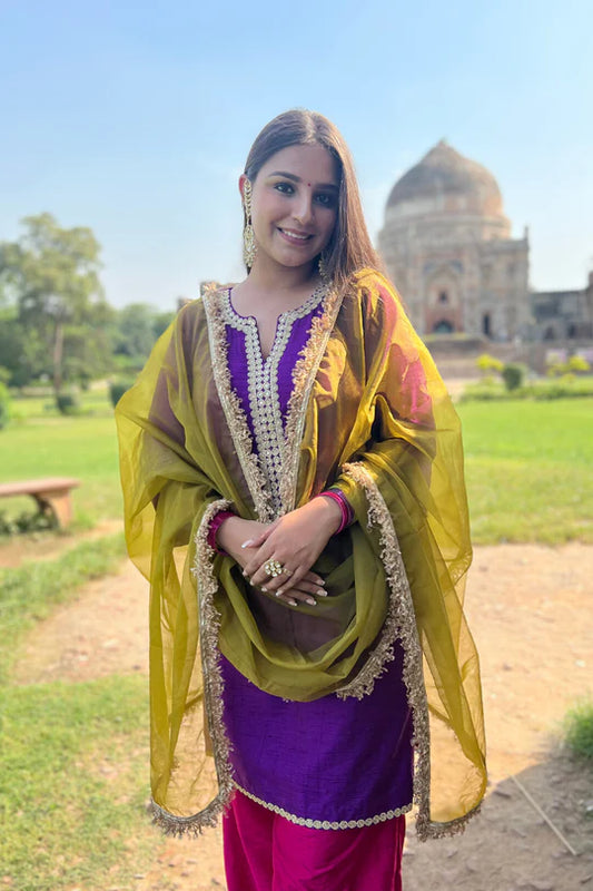 Regal Elegance Ethnic Suit Ensemble with Graceful Traditional Detailing